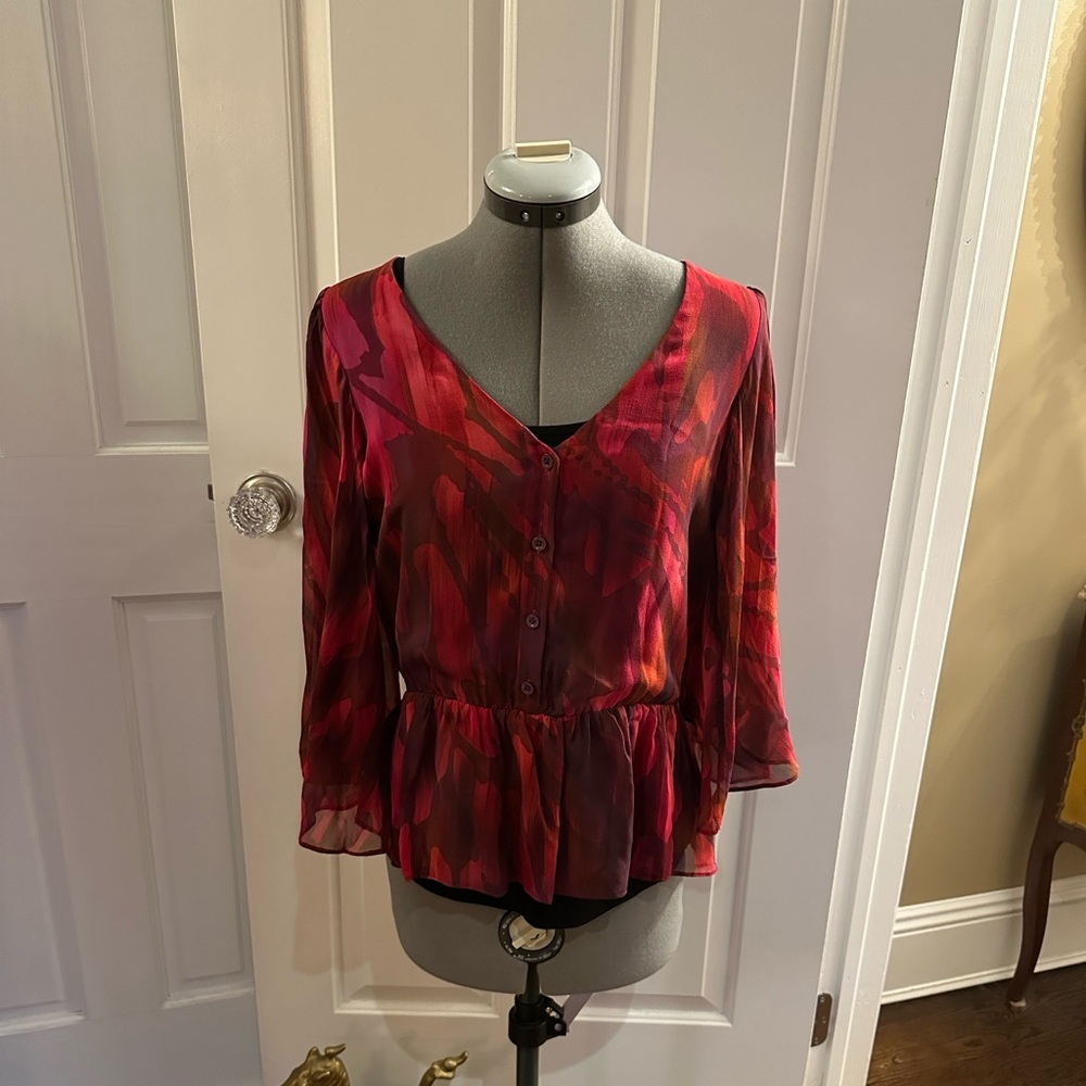 Alice + Olivia red SILK button front blouse with flutter sleeve Sz S M